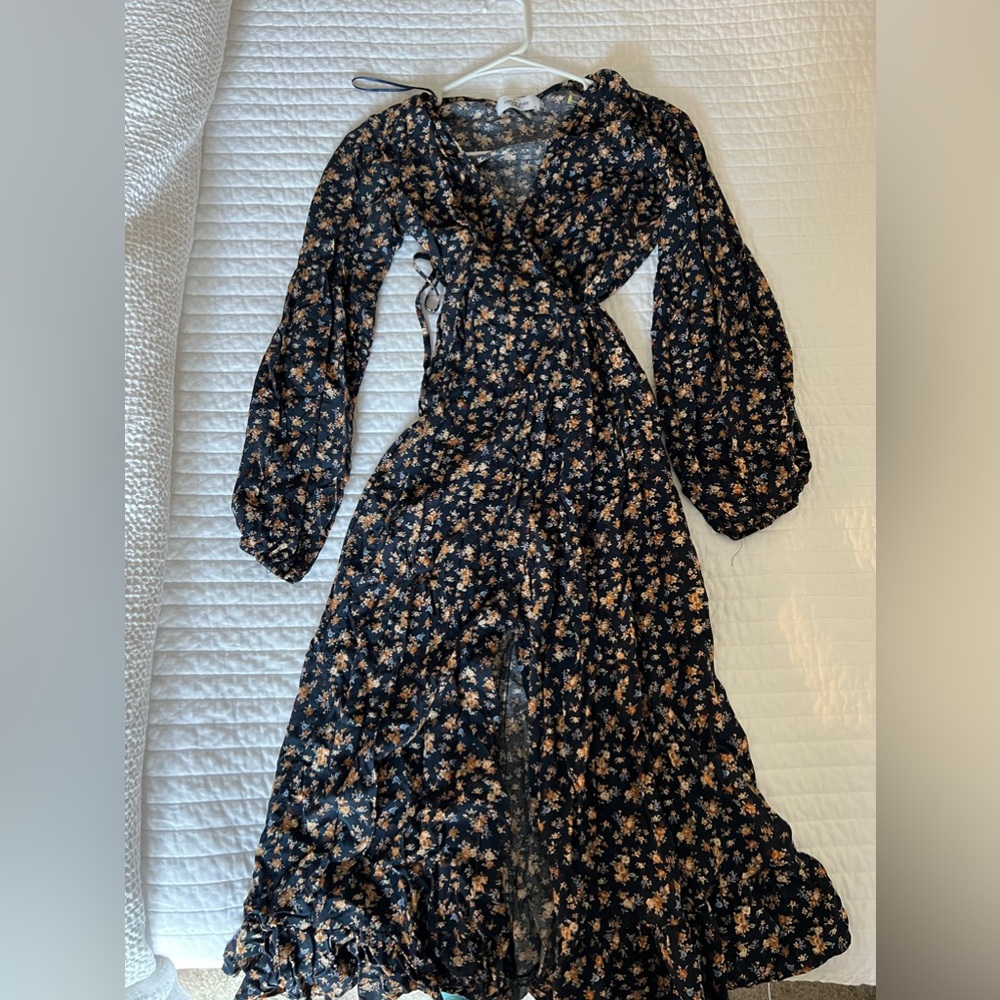 Carly Jean Blue Flower Wrap Dress size Small